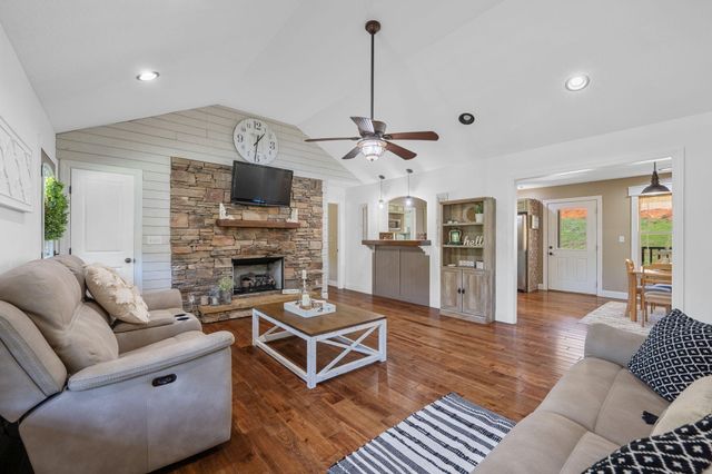 8851 Ra Griffith Highway, Whitwell, TN 37397