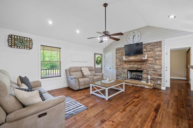 8851 Ra Griffith Highway, Whitwell, TN 37397
