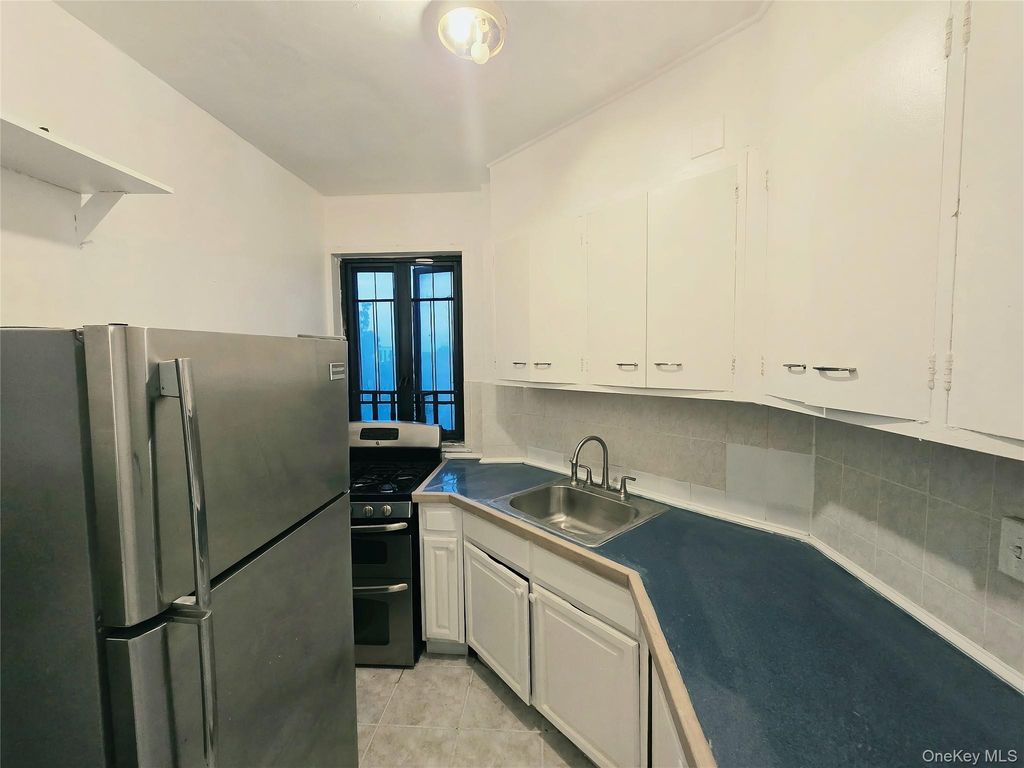 2059 McGraw Avenue 5C, Bronx, NY 10462 — photo 3