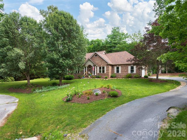104 Arrowood Lane, Hendersonville, NC 28791