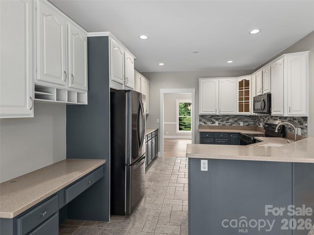 104 Arrowood Lane, Hendersonville, NC 28791