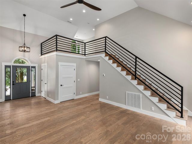 104 Arrowood Lane, Hendersonville, NC 28791