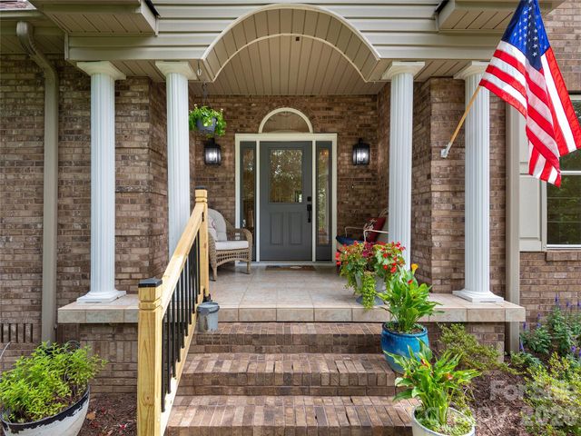 104 Arrowood Lane, Hendersonville, NC 28791