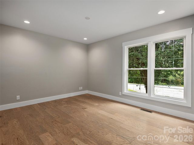 104 Arrowood Lane, Hendersonville, NC 28791