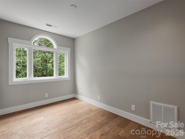 104 Arrowood Lane, Hendersonville, NC 28791