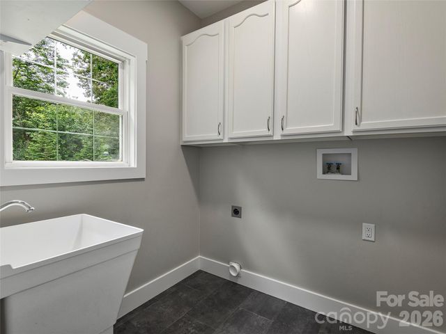 104 Arrowood Lane, Hendersonville, NC 28791