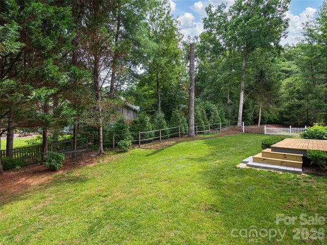 104 Arrowood Lane, Hendersonville, NC 28791