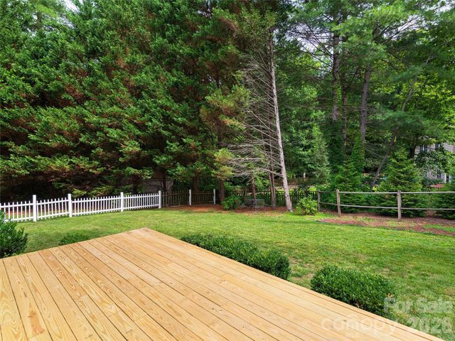 104 Arrowood Lane, Hendersonville, NC 28791
