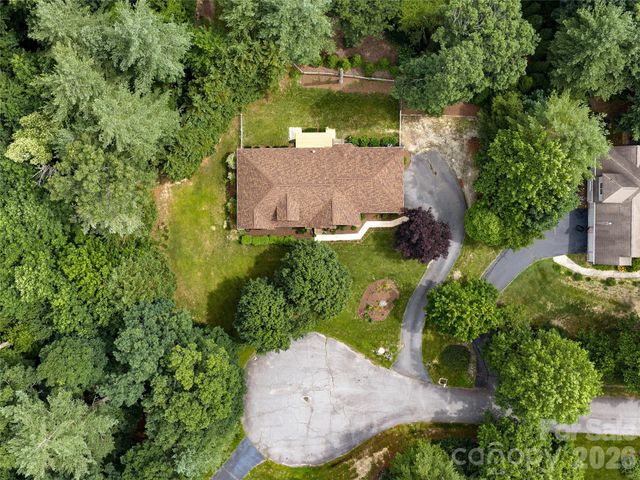 104 Arrowood Lane, Hendersonville, NC 28791