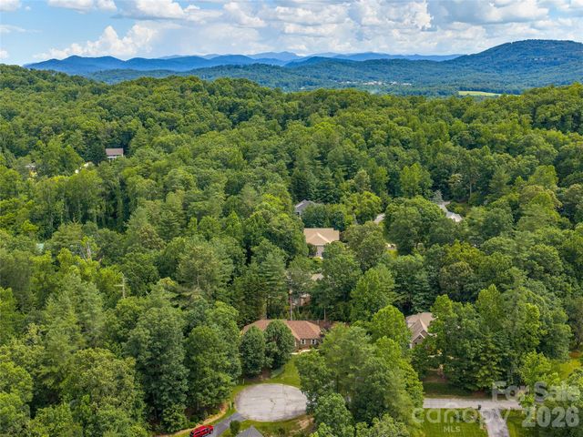 104 Arrowood Lane, Hendersonville, NC 28791