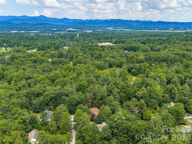 104 Arrowood Lane, Hendersonville, NC 28791