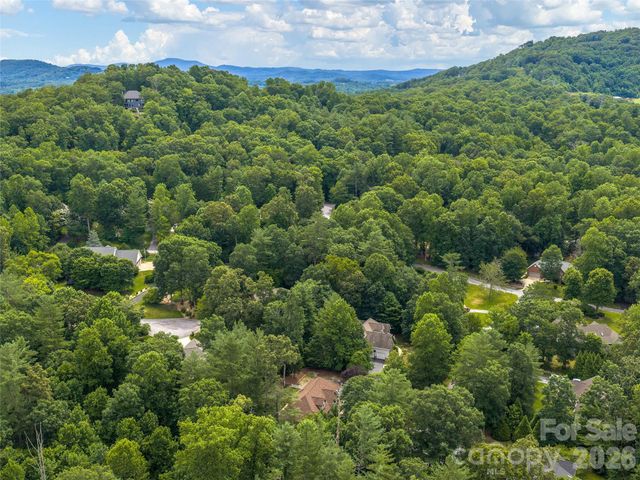 104 Arrowood Lane, Hendersonville, NC 28791