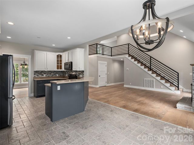 104 Arrowood Lane, Hendersonville, NC 28791