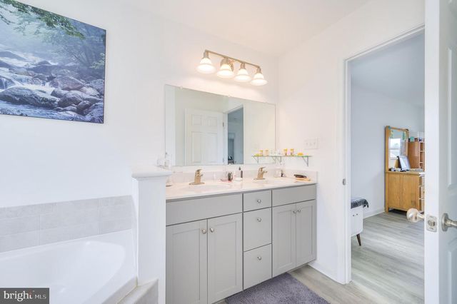 344 HOLLYMEAD TER, Hagerstown, MD 21742