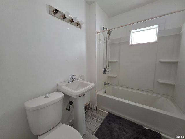 1403 W MAIN Street, Peoria, IL 61606