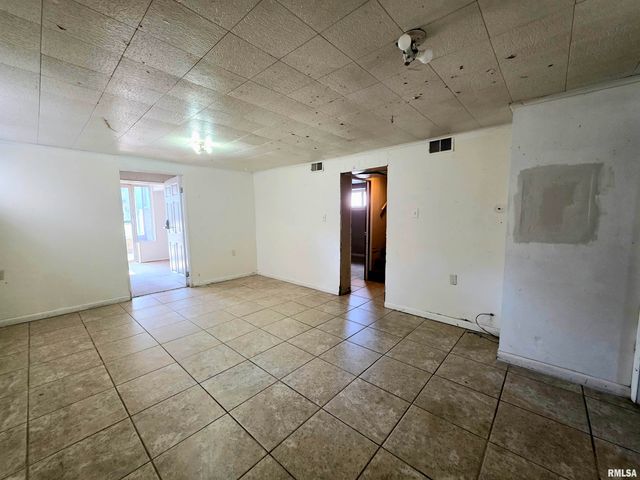 1403 W MAIN Street, Peoria, IL 61606