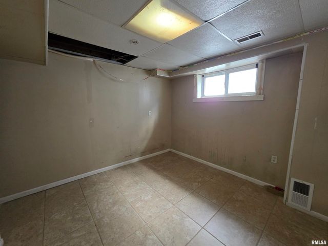 1403 W MAIN Street, Peoria, IL 61606