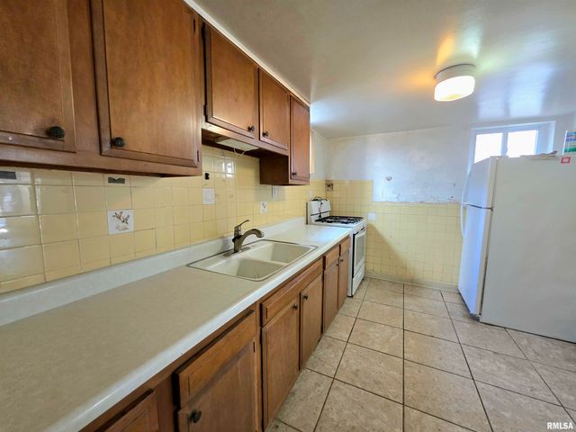 1403 W MAIN Street, Peoria, IL 61606