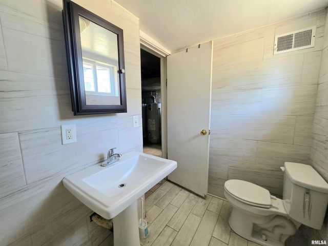 1403 W MAIN Street, Peoria, IL 61606