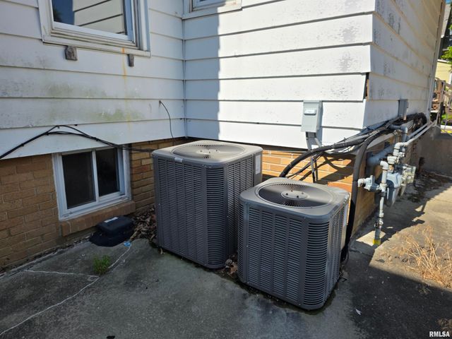 1403 W MAIN Street, Peoria, IL 61606