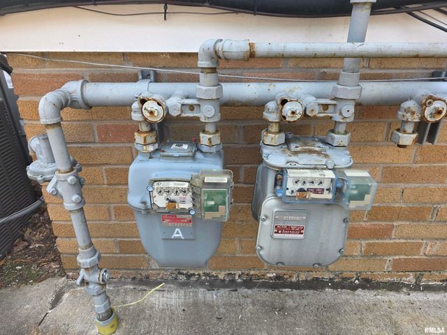 1403 W MAIN Street, Peoria, IL 61606