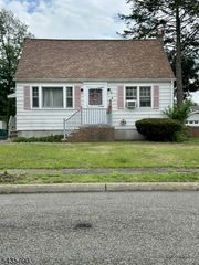 5 Roy Ave, Bloomingdale Boro, NJ 07403