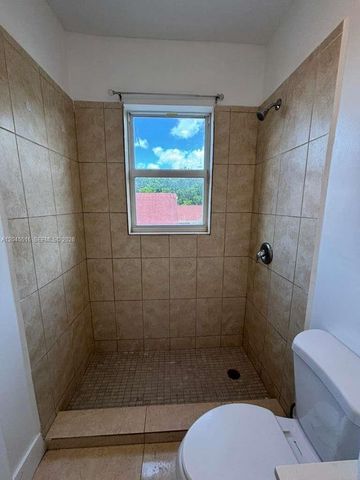 1051 NW 2nd St 10, Miami, FL 33128