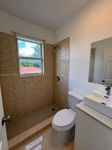1051 NW 2nd St 10, Miami, FL 33128