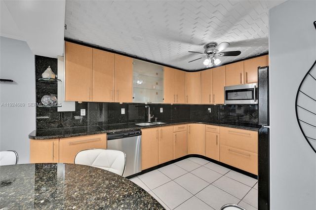 6039 Collins Ave 621, Miami Beach, FL 33140