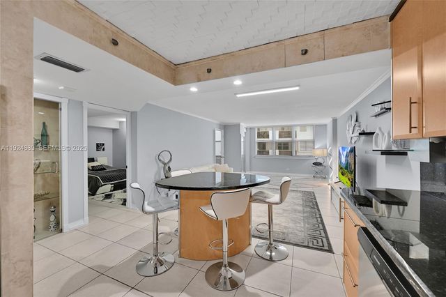 6039 Collins Ave 621, Miami Beach, FL 33140