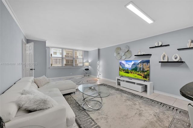 6039 Collins Ave 621, Miami Beach, FL 33140