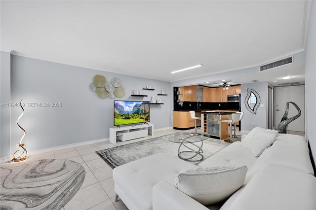 6039 Collins Ave 621, Miami Beach, FL 33140