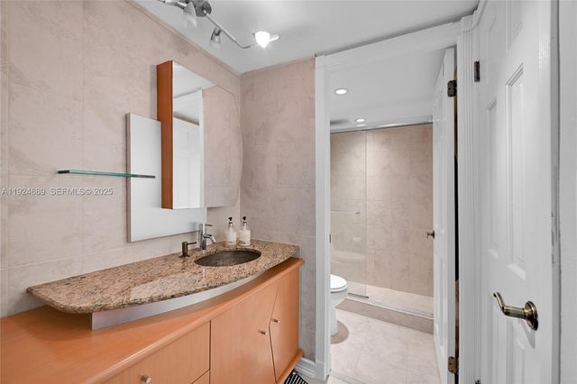 6039 Collins Ave 621, Miami Beach, FL 33140