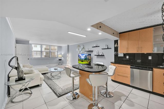 6039 Collins Ave 621, Miami Beach, FL 33140