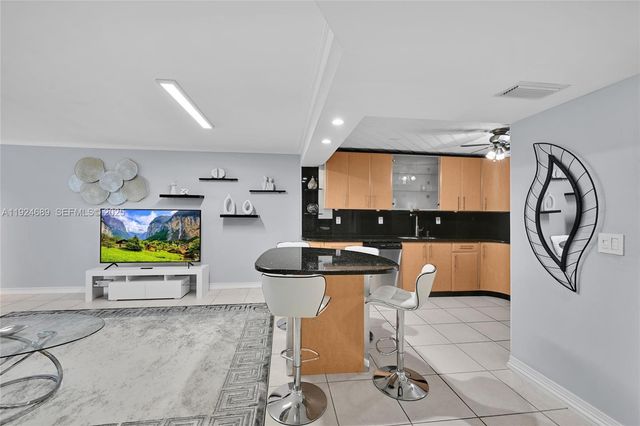 6039 Collins Ave 621, Miami Beach, FL 33140