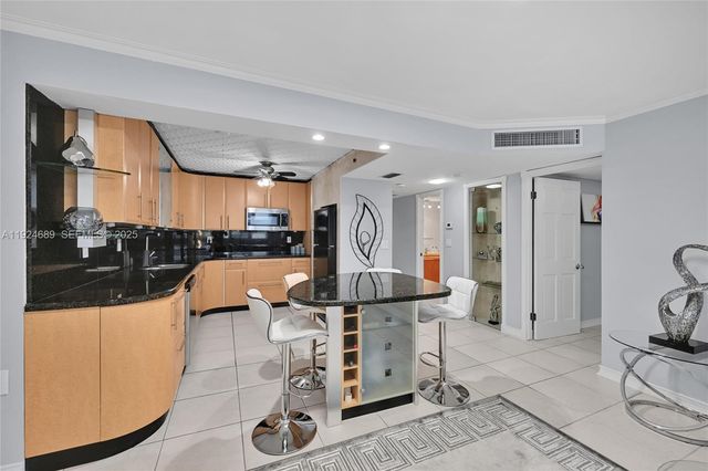 6039 Collins Ave 621, Miami Beach, FL 33140