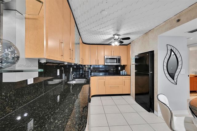 6039 Collins Ave 621, Miami Beach, FL 33140