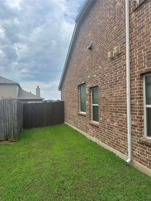 8404 Sioux Trail, Aubrey, TX 76227 — photo 5