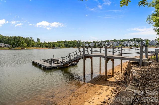 122 Sisters Cove Court, Mooresville, NC 28117
