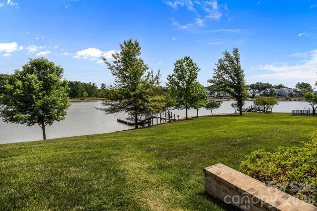 122 Sisters Cove Court, Mooresville, NC 28117