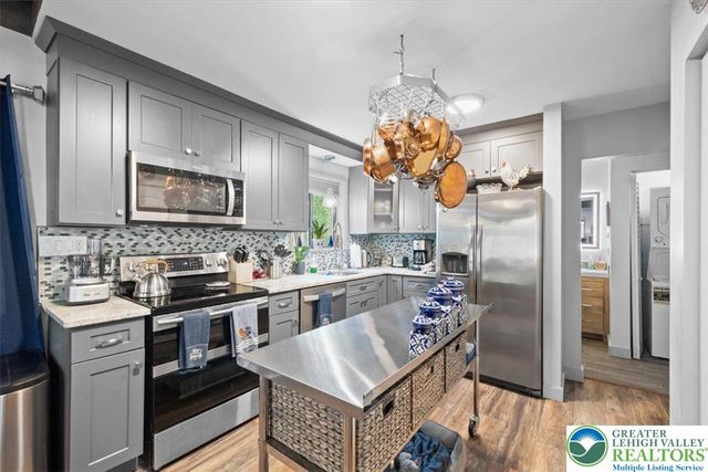 1237 Brentwood Drive, East Stroudsburg, PA 18301