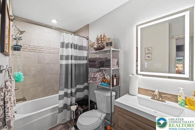 1237 Brentwood Drive, East Stroudsburg, PA 18301