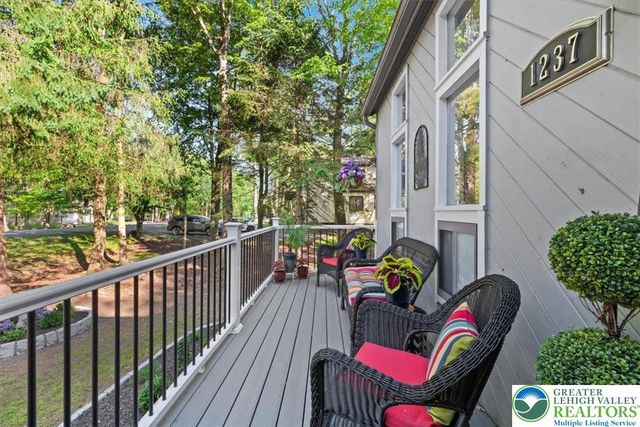1237 Brentwood Drive, East Stroudsburg, PA 18301