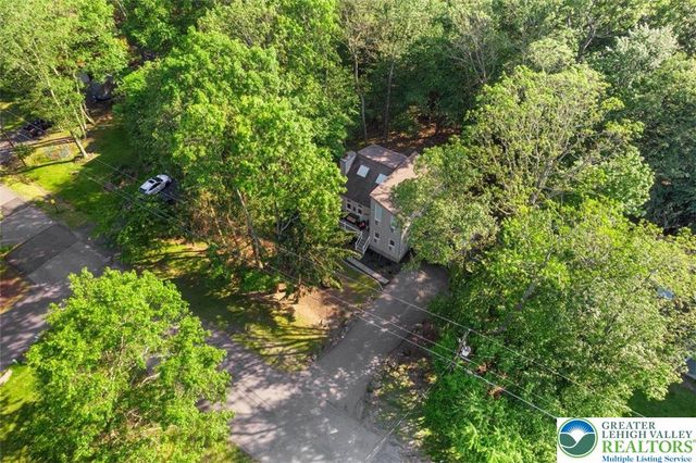 1237 Brentwood Drive, East Stroudsburg, PA 18301