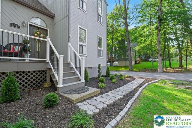 1237 Brentwood Drive, East Stroudsburg, PA 18301