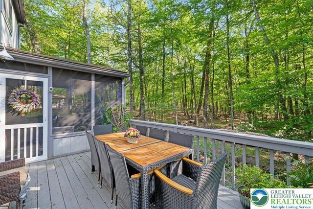 1237 Brentwood Drive, East Stroudsburg, PA 18301