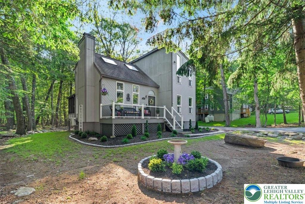 1237 Brentwood Drive, East Stroudsburg, PA 18301
