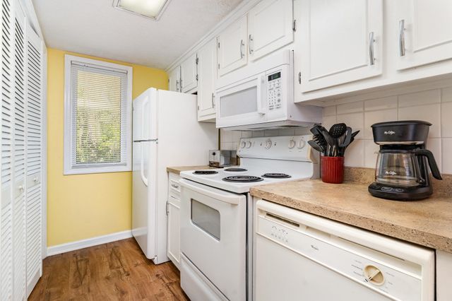 816 9th Ave S Apt 206C, North Myrtle Beach, SC 29582