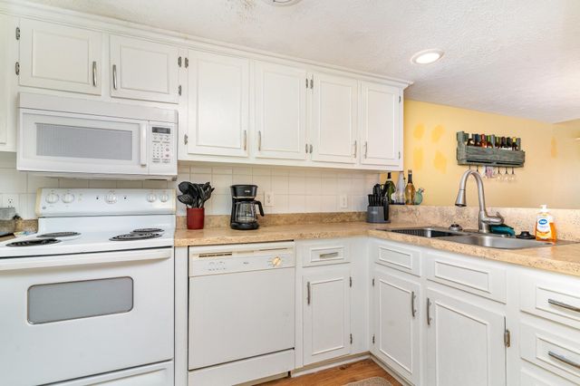 816 9th Ave S Apt 206C, North Myrtle Beach, SC 29582