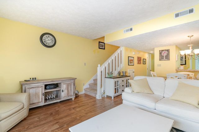 816 9th Ave S Apt 206C, North Myrtle Beach, SC 29582